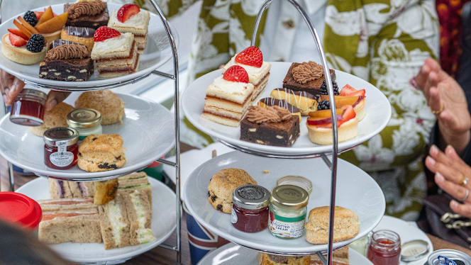 London Afternoon Tea Sightseeing Tour With PG Tips - 5