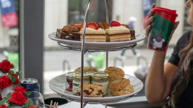 London Afternoon Tea Sightseeing Tour With PG Tips - 6