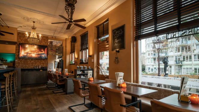 Rembrandt Corner - 8