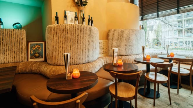 Rembrandt Corner - 4