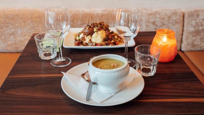 Rembrandt Corner - 9