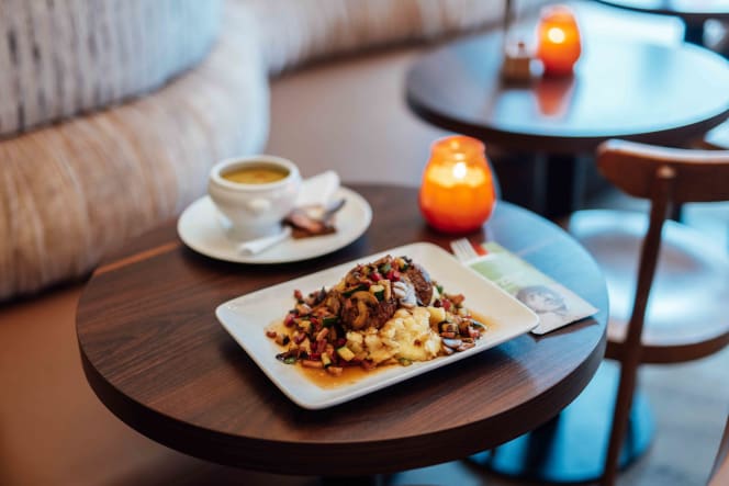 Rembrandt Corner - 7