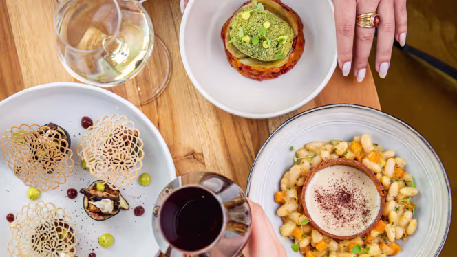 Solis bar & restaurant - 1