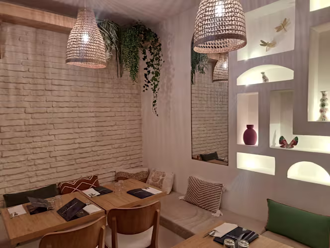 Upstairs Bistro Paris - 1