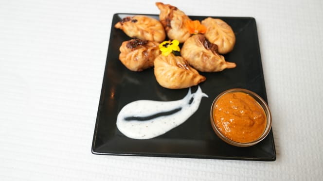 APNA INDIAN RESTAURANTE - 1