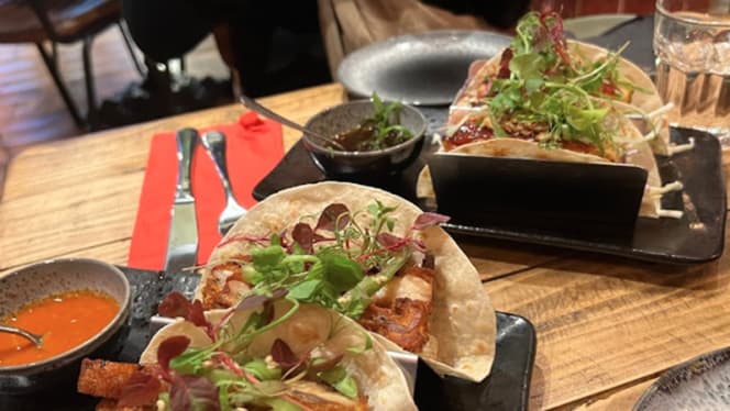 Cheeky Chicos Elephant Park - 4