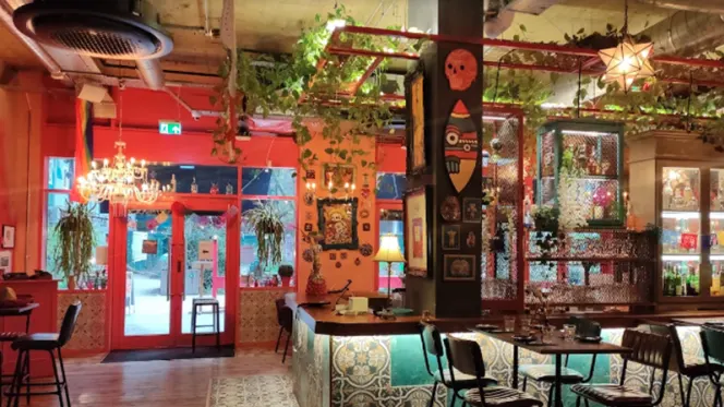 Cheeky Chicos Elephant Park - 0