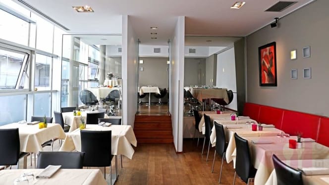 Vox Restaurant & Lounge Bar - 9