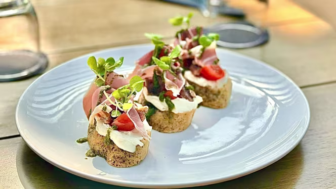 The Plough at Ivy Hatch - 5