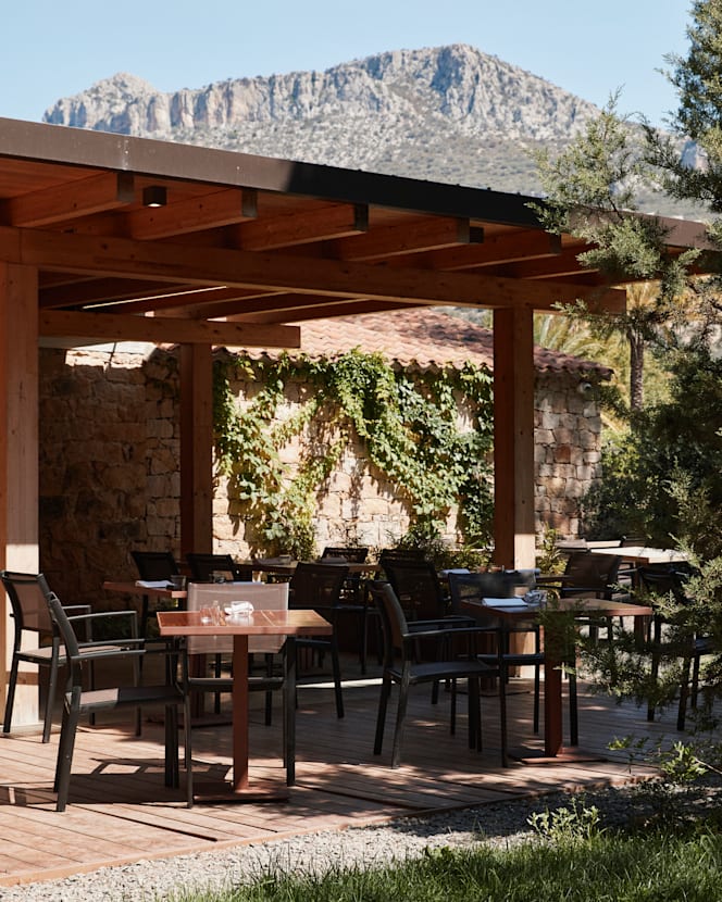 Lanthia Beach Restaurant & Bar - 3