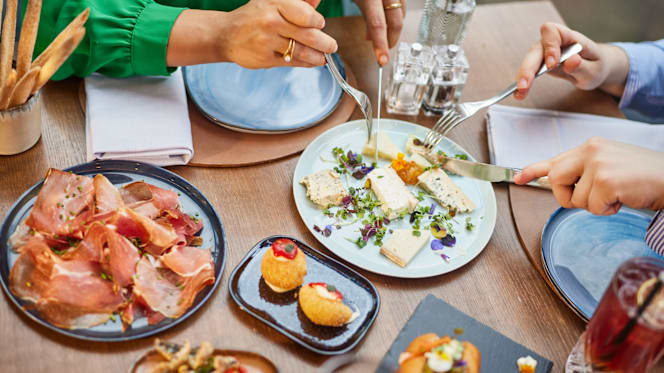 Maison Louise Kitchen Bar Garden - 7