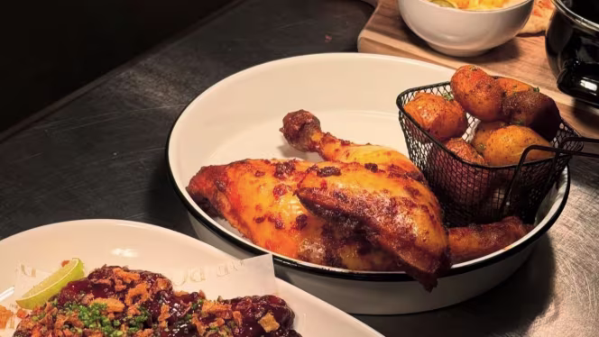 De Poelier Foodbar & Rotisserie - 9