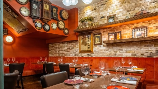 Colonel Saab Trafalgar Square - 1