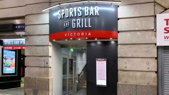 Sports Bar & Grill Victoria - 5