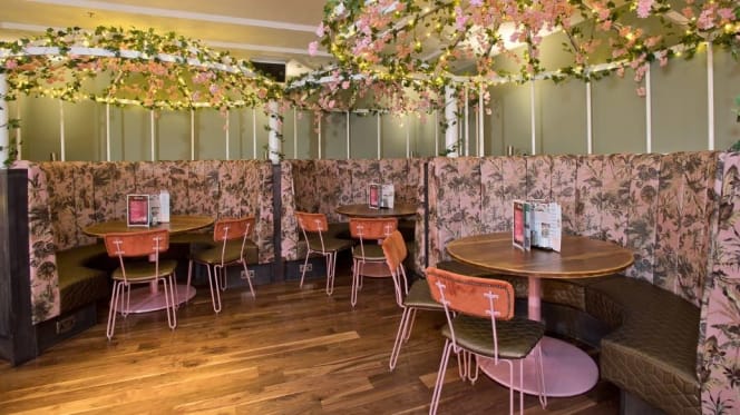 Slug and Lettuce Tower Bridge - London - 9