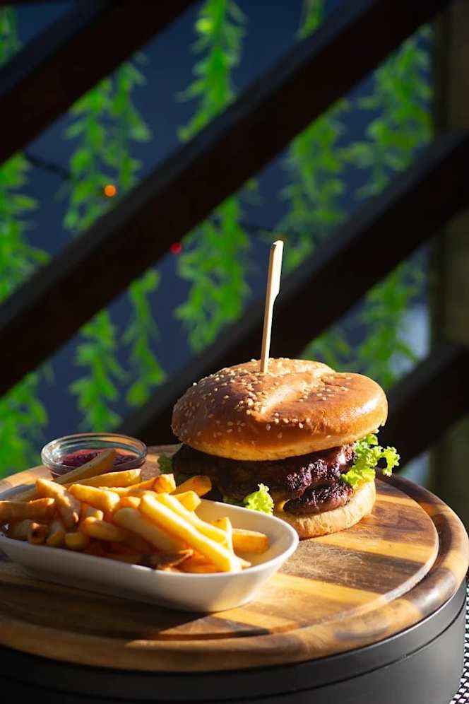 Azafran persian grill and smash burgers - 5