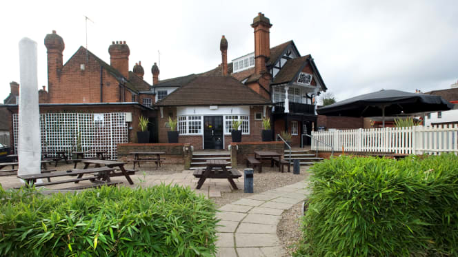 The Feathers Hotel Redhill - Merstham - 1