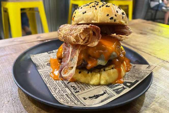 Cesar's Burgers - 2