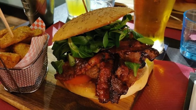 Gold Avenue Pub - Food and Beer - 2