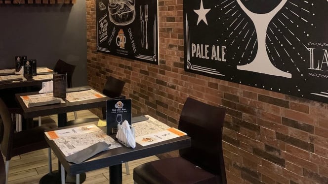 Gold Avenue Pub - Food and Beer - 1