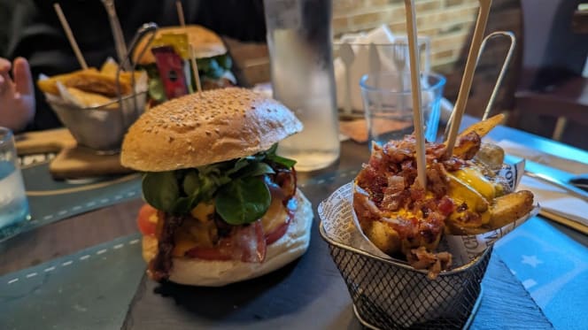 Gold Avenue Pub - Food and Beer - 0