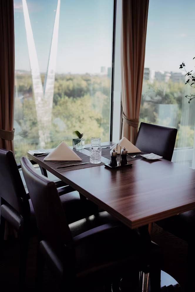 Otto Dine with a view at Sheraton Dusseldorf - Dusseldorf - 9