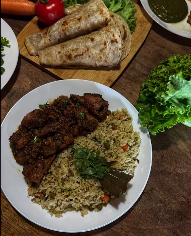 Thope Ristorante Italiano, Indiano E Pizzeria - 3