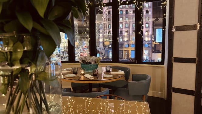 Food & Bar Capitol - 8