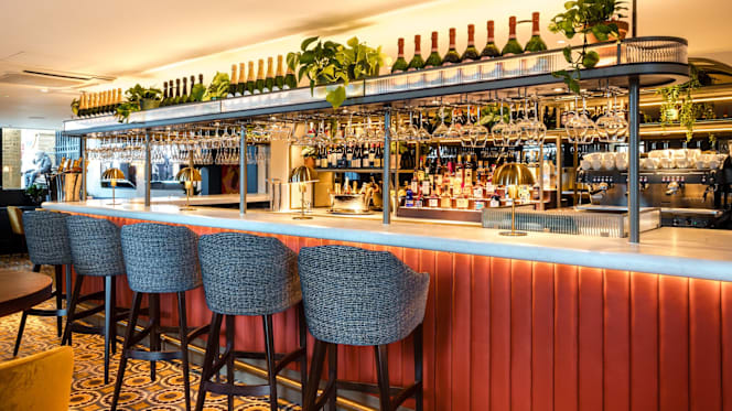 Cote Brasserie - Hay's Galleria - 1