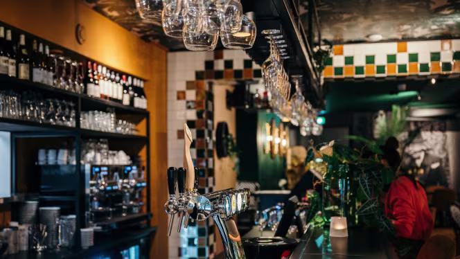 Winston Bistro Bar - 4