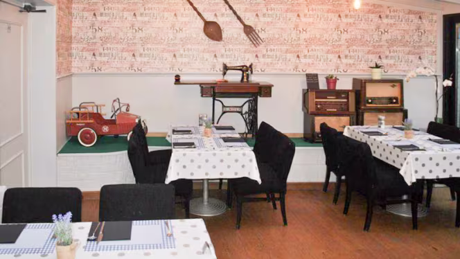 Bistro Retro Grill - 6