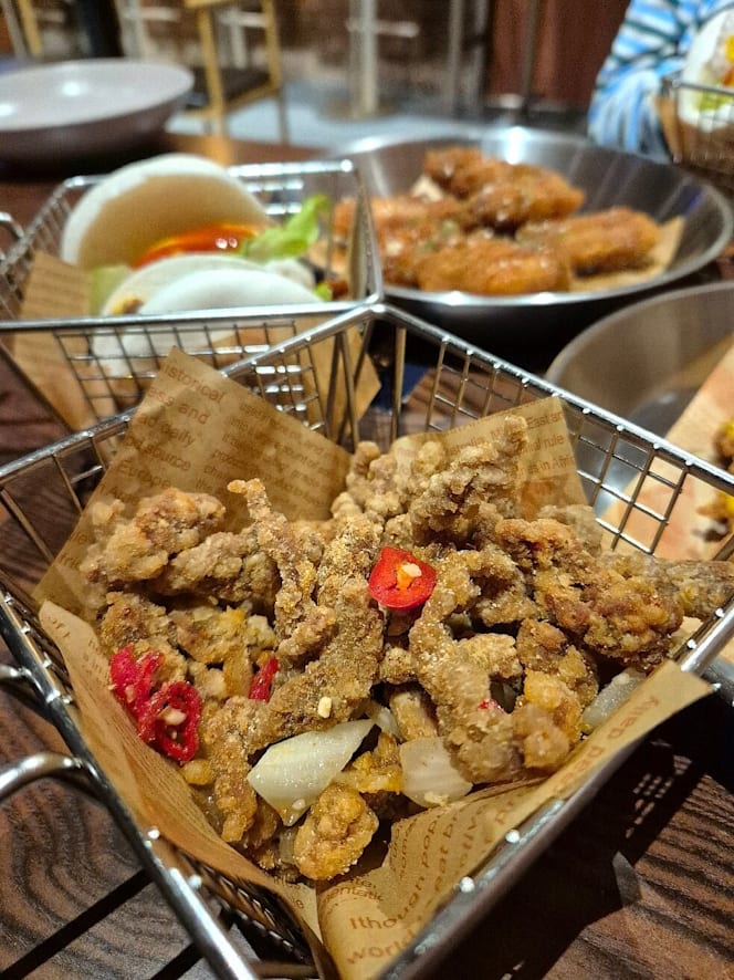 Cluk - Saucy Fried Chicken And Cocktail Bar - 3