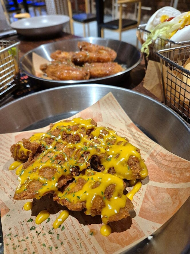 Cluk - Saucy Fried Chicken And Cocktail Bar - 2