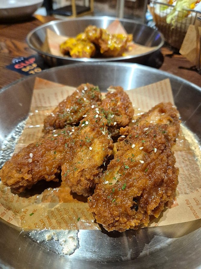 Cluk - Saucy Fried Chicken And Cocktail Bar - 1