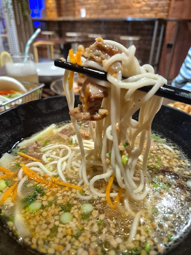 Cluk - Saucy Fried Chicken And Cocktail Bar - 4