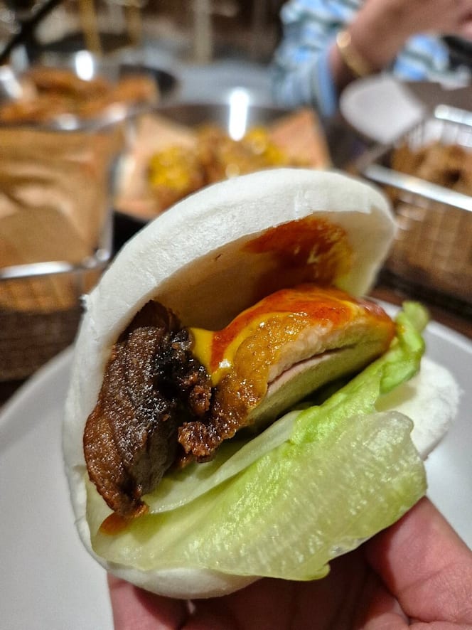 Cluk - Saucy Fried Chicken And Cocktail Bar - 6