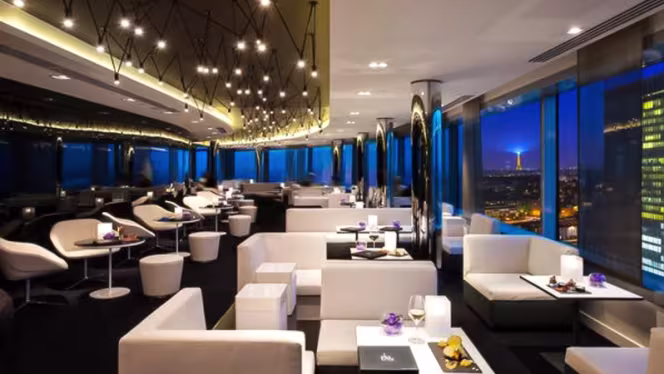 Skyline Paris Bar & Lounge - Hôtel Meliá París La Défense - 2