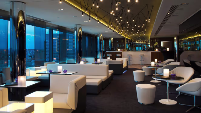 Skyline Paris Bar & Lounge - Hôtel Meliá París La Défense - 3