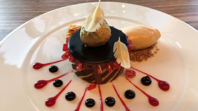 Caprice at Crowne Plaza Reading - 9