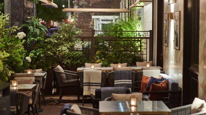 The Churchill Bar & Terrace - 8