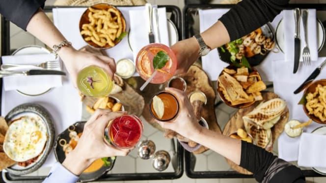 The Churchill Bar & Terrace - 4