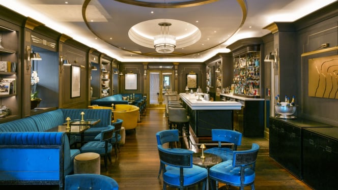 The Churchill Bar & Terrace - 6