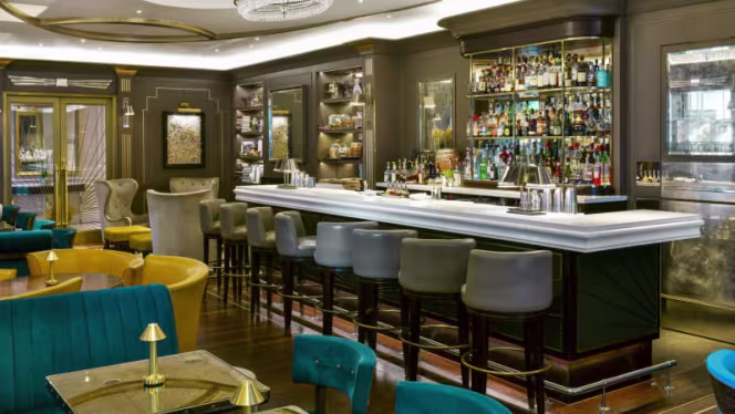 The Churchill Bar & Terrace - 7