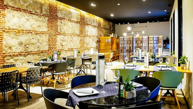 The Place To Be - Petit Palace Santa Bárbara - 0