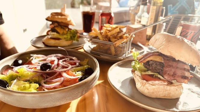 Mestizä Tapas - Burger & Thin Pizza - Oriental Wok & Poké Bowl - 5