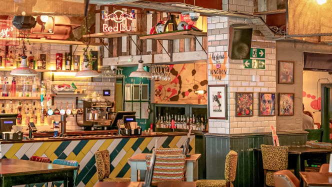 The Junction Tap Woking - 6