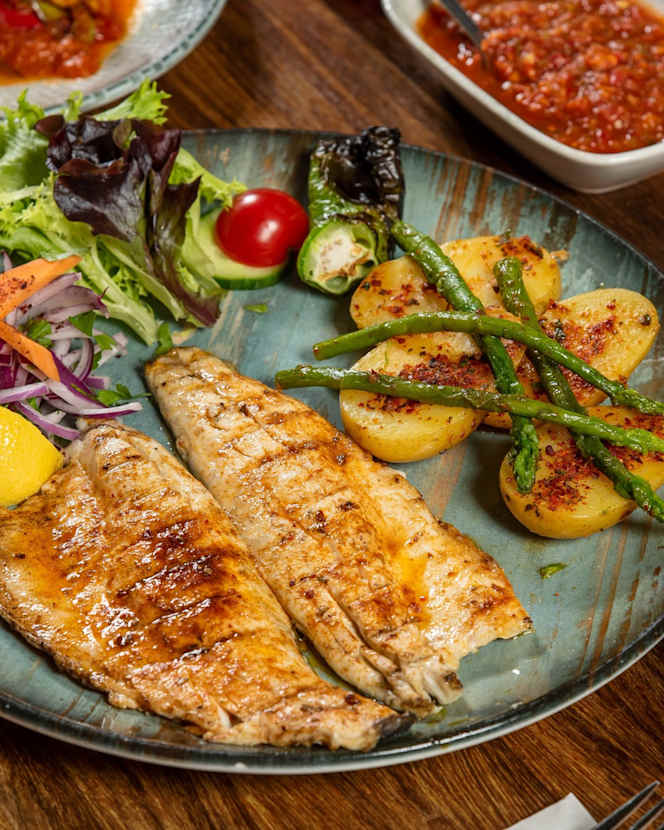 Reina Meze Grill - 4
