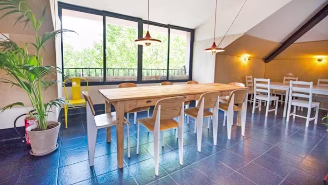 Traveler by López & López - 2