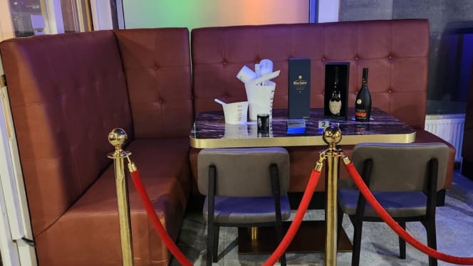 Tropicana Lounge - 8