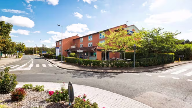 Hotel Kyriad Lyon Sud St Genis Laval - 1
